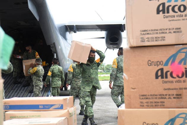 The Mexican Army unload medical supplies at Merida International Airport to help hospitals battle COVID-19. The Secretary of National Defense has moved 4,914,06 tons of medical supplies in different states of the country to face this pandemic. Where: Chetumal, Mexico When: 05 Jul 2020 Credit: Eyepix Cover Images **EDITORIAL USE ONLY** Copyright: xIlianaxSuarezx 40698008 EDITORIAL USE ONLY. NOT FOR USE BY NEWSPAPERS BASED IN THE UK.