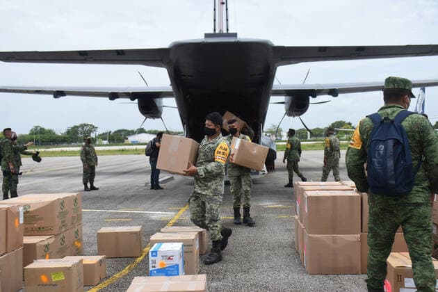 The Mexican Army unload medical supplies at Merida International Airport to help hospitals battle COVID-19. The Secretary of National Defense has moved 4,914,06 tons of medical supplies in different states of the country to face this pandemic. Where: Chetumal, Mexico When: 05 Jul 2020 Credit: Eyepix Cover Images **EDITORIAL USE ONLY** Copyright: xIlianaxSuarezx 40698009 EDITORIAL USE ONLY. NOT FOR USE BY NEWSPAPERS BASED IN THE UK.