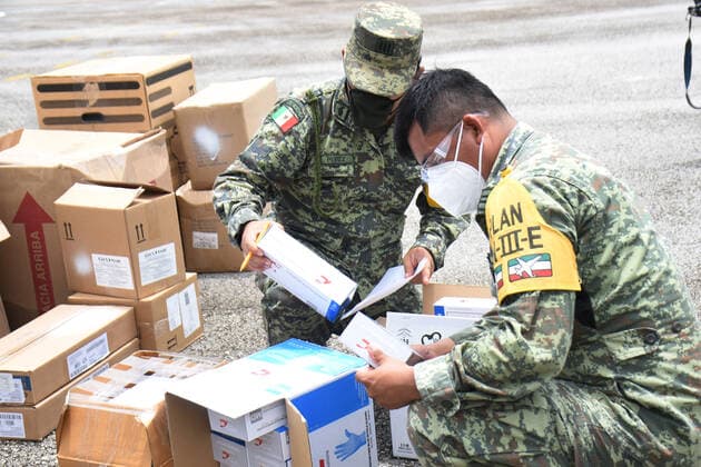 The Mexican Army unload medical supplies at Merida International Airport to help hospitals battle COVID-19. The Secretary of National Defense has moved 4,914,06 tons of medical supplies in different states of the country to face this pandemic. Where: Chetumal, Mexico When: 05 Jul 2020 Credit: Eyepix Cover Images **EDITORIAL USE ONLY** Copyright: xIlianaxSuarezx 40698019 EDITORIAL USE ONLY. NOT FOR USE BY NEWSPAPERS BASED IN THE UK.