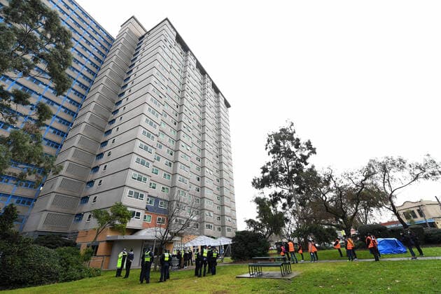 PUBLIC HOUSING COVID-19 CLUSTER MELBOURNE, General view of a public housing tower in North Melbourne, Tuesday, July 7, 2020. Nine towers in Flemington and North Melbourne were locked down on Saturday in an effort to slow the spread of coronavirus, with 3000 residents unable to leave their apartments for any reason for at least five days. ( NO ARCHIVING, EDITORIAL USE ONLY, NO USE IN BOOKS WITHOUT CONSENT MELBOURNE VIC AUSTRALIA  Copyright: xJAMESxROSSx 20200707001478526635