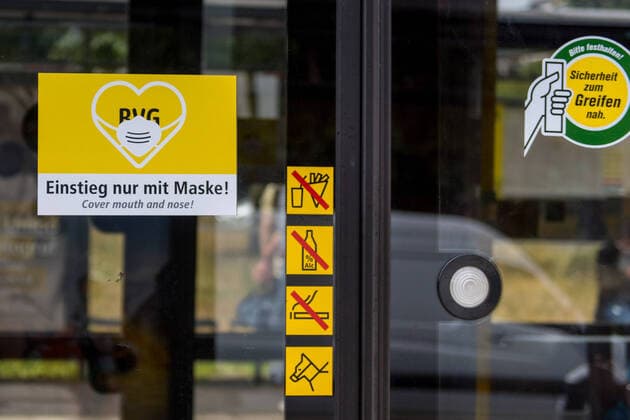 Berlin, Mask obligation in public transport Germany, Berlin 29 06 2020 The picture shows a sign calling for wearing a mask on a tram door Berlin Berlin Germany