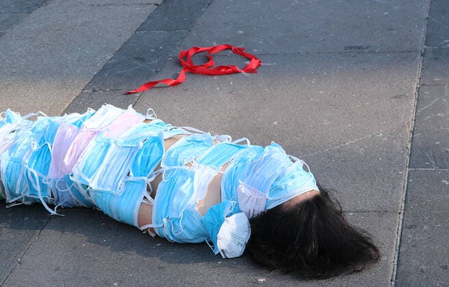 photo ipp clemente marmorino milano 09 07 2020 artistic performance for the coronavirus emergency in the photo a chinese artist dressed entirely with surgical masks in piazza duomo  0