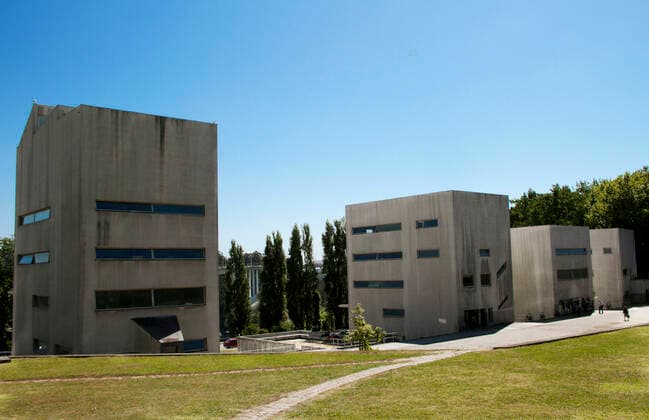 Architektur von Alvaro Siza Vieira Faculty of Architecture desing by Siza-Vieria Oporto Portugal Copyright: xAntonioxJxGalantex xVWPICSx oporto siza vieira