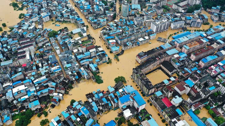 Bilder des Jahres 2020, News 07 Juli News Themen der Woche KW28 News Bilder des Tages (200711) -- RONGSHUI, July 11, 2020 -- Aerial photo taken on July 11, 2020 shows the waterlogged urban area of Rongshui Miao Autonomous County, south China s Guangxi Zhuang Autonomous Region. The county was hit by heavy rainfall from July 10 to 11. ) CHINA-GUANGXI-RONGSHUI-FLOOD (CN) ZhangxAilin 