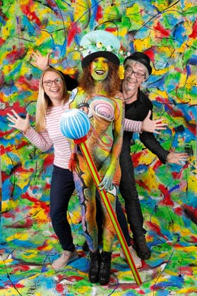 The World Bodypaiting Festival 2020 took place online due to the Corona Pandemic Under the given motto Psychedelic Circus BodyArt artist Jörg Düsterwald with backstage assistant Wiebke transformed his model Lena into a psychedelic Mad Hatter Hameln, 10 07 2020 Foto:xT.xSkupinx xFuturexImage