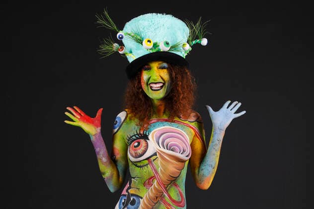 The World Bodypaiting Festival 2020 took place online due to the Corona Pandemic Under the given motto Psychedelic Circus BodyArt artist Jörg Düsterwald transformed his model Lena into a psychedelic Mad Hatter Hameln, 10 07 2020 Foto:xT.xSkupinx xFuturexImage