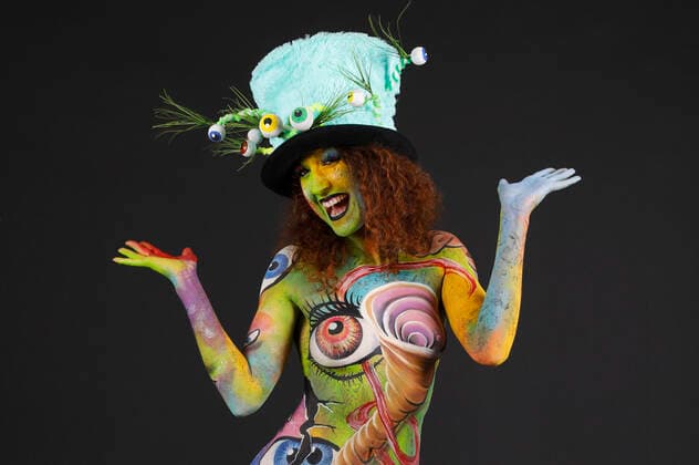 The World Bodypaiting Festival 2020 took place online due to the Corona Pandemic Under the given motto Psychedelic Circus BodyArt artist Jörg Düsterwald transformed his model Lena into a psychedelic Mad Hatter Hameln, 10 07 2020 Foto:xT.xSkupinx xFuturexImage