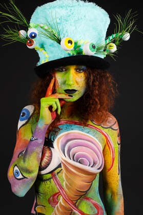 The World Bodypaiting Festival 2020 took place online due to the Corona Pandemic Under the given motto Psychedelic Circus BodyArt artist Jörg Düsterwald transformed his model Lena into a psychedelic Mad Hatter Hameln, 10 07 2020 Foto:xT.xSkupinx xFuturexImage