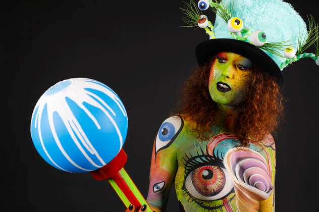 The World Bodypaiting Festival 2020 took place online due to the Corona Pandemic Under the given motto Psychedelic Circus BodyArt artist Jörg Düsterwald transformed his model Lena into a psychedelic Mad Hatter Hameln, 10 07 2020 Foto:xT.xSkupinx xFuturexImage