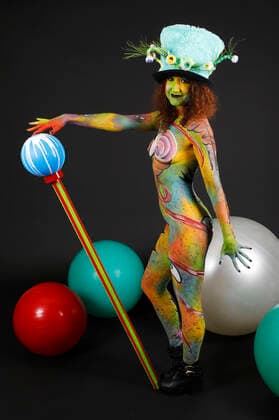 The World Bodypaiting Festival 2020 took place online due to the Corona Pandemic Under the given motto Psychedelic Circus BodyArt artist Jörg Düsterwald transformed his model Lena into a psychedelic Mad Hatter Hameln, 10 07 2020 Foto:xT.xSkupinx xFuturexImage