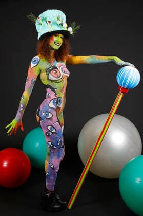 The World Bodypaiting Festival 2020 took place online due to the Corona Pandemic Under the given motto Psychedelic Circus BodyArt artist Jörg Düsterwald transformed his model Lena into a psychedelic Mad Hatter Hameln, 10 07 2020 Foto:xT.xSkupinx xFuturexImage