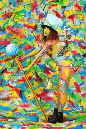 The World Bodypaiting Festival 2020 took place online due to the Corona Pandemic Under the given motto Psychedelic Circus BodyArt artist Jörg Düsterwald transformed his model Lena into a psychedelic Mad Hatter Hameln, 10 07 2020 Foto:xT.xSkupinx xFuturexImage
