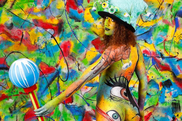 The World Bodypaiting Festival 2020 took place online due to the Corona Pandemic Under the given motto Psychedelic Circus BodyArt artist Jörg Düsterwald transformed his model Lena into a psychedelic Mad Hatter Hameln, 10 07 2020 Foto:xT.xSkupinx xFuturexImage