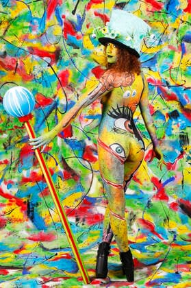 The World Bodypaiting Festival 2020 took place online due to the Corona Pandemic Under the given motto Psychedelic Circus BodyArt artist Jörg Düsterwald transformed his model Lena into a psychedelic Mad Hatter Hameln, 10 07 2020 Foto:xT.xSkupinx xFuturexImage