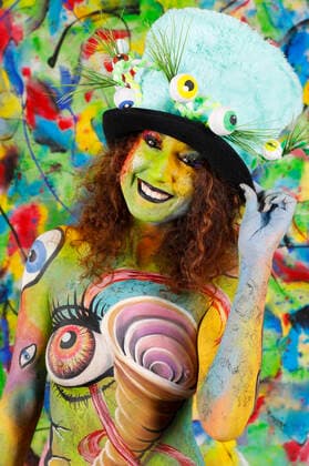 The World Bodypaiting Festival 2020 took place online due to the Corona Pandemic Under the given motto Psychedelic Circus BodyArt artist Jörg Düsterwald transformed his model Lena into a psychedelic Mad Hatter Hameln, 10 07 2020 Foto:xT.xSkupinx xFuturexImage