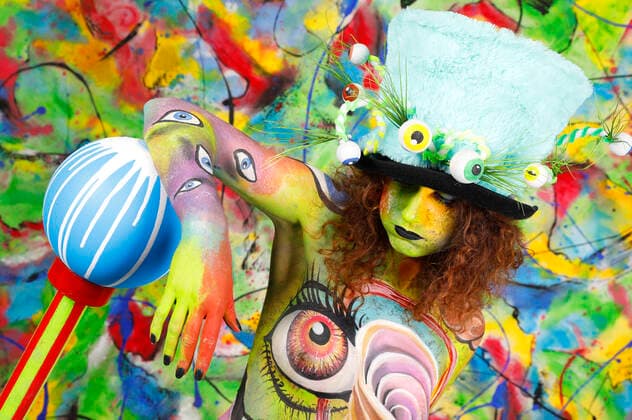 The World Bodypaiting Festival 2020 took place online due to the Corona Pandemic Under the given motto Psychedelic Circus BodyArt artist Jörg Düsterwald transformed his model Lena into a psychedelic Mad Hatter Hameln, 10 07 2020 Foto:xT.xSkupinx xFuturexImage