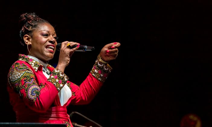Sommer Jazz 2020 paa Plaenen i Tivoli loerdag den 11. juli 2020 med Kaya Brüel og Michael Caroee og Tivolis Big Band samt gaester Mads Mathias og Miriam Mandipira (billedet) . Sommer Jazz 2020, afvikles som erstatning for Copenhagen Jazz Festival, der er aflyst paa grund af Coronakrisen Covid-19. , Copenhagen  Copyright: TorbenxChristensen TorbenxChristensenx COP201 spdk20200712-014911-L