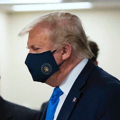 News Bilder des Tages USA, Präsident Trump besucht Walter-Reed-Militärkrankenhaus in Bethesda July 11, 2020, Bethesda, Maryland, USA: United States President DONALD J. TRUMP arrives wearing a mask with the presidential seal on it at Walter Reed National Military Medical Center to visit with wounded military members and front line coronavirus healthcare workers in Bethesda, Maryland on Saturday. Bethesda USA - ZUMAs152 20200711_new_s152_016 Copyright: xChrisxKleponisx