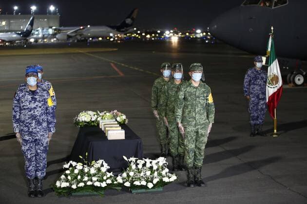 Relatives and authorities wait for the arrival of ashes of Mexicans who died due to the Covid-19 pandemic in USA, at what was the presidential hangar in Mexico City, Mexico, 11 July 2020. A special flight of the Mexican Air Force repatriated from New York 250 urns with ashes of Mexicans who died of COVID-19 in the United States. EFE Jose Mendez Urns with ashes of Mexicans arrive from New York in Mexico City !ACHTUNG: NUR REDAKTIONELLE NUTZUNG!  Copyright: xJoséxMéndezx MEX4088 20200712-637301285255124846