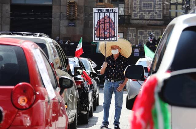 News Bilder des Tages People in their cars take part in rally against Mexican President Andres Manuel Lopez Obrador in Mexico City, Mexico, 12 July 2020. Protest against Mexican President !ACHTUNG: NUR REDAKTIONELLE NUTZUNG!  Copyright: xJoséxPazosx MEX4105 20200712-637301848233088449