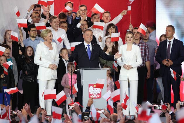 Bilder des Jahres 2020, News 07 Juli News Themen der Woche KW28 News Bilder des Tages Andrzej Duda, the Law and Justice presidential candidate, election evening Andrzej Duda, the Law and Justice presidential candidate, election evening on July 12, 2020 in Pultusk, Poland. Andrzej Duda, Agata Kornhauser-Duda, Kinga Duda EN_01436613_0054 