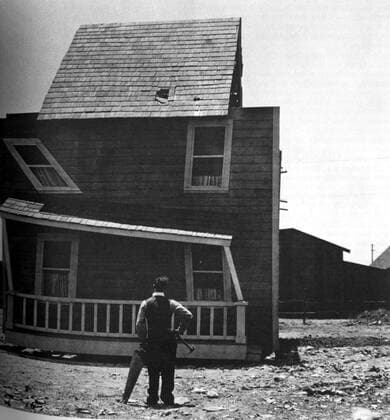 ONE WEEK BUSTER KEATON Date: 1920. Strictly editorial use only in conjunction with the promotion of the film. Credit line mandatory. This image is copyright of the film company and is supplied under the terms of issue as film still. No commercial or book cover use permitted without prior consent from the film company.  Mandatory credit line: Image courtesy Ronald Grant Archive Mary Evans