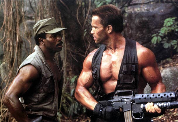 PREDATOR CARL WEATHERS AND ARNOLD SCHWARZENEGGER PICTURE FROM THE RONALD GRANT ARCHIVE A 20TH CENTURY FOX FILM PREDATOR CARL WEATHERS AND ARNOLD SCHWARZENEGGER A 20TH CENTURY FOX FILM Date: 1987. Strictly editorial use only in conjunction with the promotion of the film. Credit line mandatory. This image is copyright of the film company and is supplied under the terms of issue as film still. No commercial or book cover use permitted without prior consent from the film company.  Mandatory credit line: Image courtesy Ronald Grant Archive Mary Evans