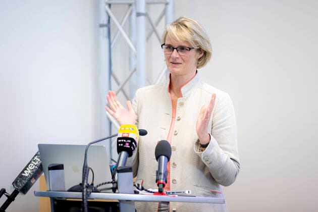 Federal Research Minister Anja Karliczek Visit of the Federal Research Minister Anja Karliczek to the ELISA Test Centre, 14 07 20 Luebeck Schleswig Holstein Germany Copyright: xAgentur54Gradx xFelixxKoenigx