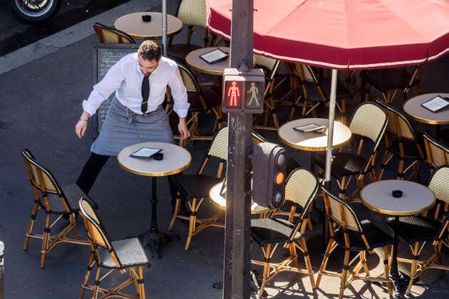 Paris, France July 8, 2020 - A waiter in a Parisian brasserie installs a terrace BRASSERIE PARISIENNE, TERRASSE DE CAFE, SERVEUR, ILLUSTRATION, EMPLOI, TRAVAIL, CHAISES, TABLES, GENERIQUE, SERVICE, RESTAURATION, BOISSONS, GARCON DE CAFE, EXTENSION, DEROGATION, BAR, ECONOMIE, REPRISE ECONOMIQUE, COMMERCES, RESTAURATEUR, CAFETIER, PERTE D ACTIVITE, INSTALLATION DE TERRASSE, CONSOMMATION  Copyright: xVincentxIsorex