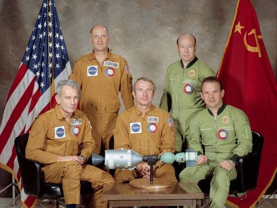 PICTURE SHOWS: The joint U.S.-USSR crew for the Apollo Soyuz Test Project in a group portrait. ... STORY COPY: ANNIVERSARY (17 July 1975): Cold War Rivals Met in Space On July 17, 1975, something momentous happened: two Cold War-rivals met in space. When their respective spacecraft rendezvoused and docked, a new era of cooperative ventures in space began. For more than a decade, American astronauts and Russian cosmonauts have been regularly living and working together in Earth orbit, first in the Shuttle-Mir program, and now on the International Space Station. But, before the two Cold War-rivals first met in orbit in 1975, such a partnership seemed unlikely. Since Sputnik bleeped into orbit in 1957, there had been a Space Race, with Copyright: xx 40719937 EDITORIAL USE ONLY. NOT FOR USE BY NEWSPAPERS BASED IN THE UK.