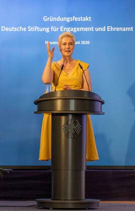 German Foundation for Commitment and Volunteerism Manuela Schwesig SPD, State Premier of Mecklenburg-Western Pomerania speaks during the ceremony for the establishment of the German Foundation for Commitment and Volunteerism at the Gymnasium Carolinum in Neustrelitz Neustrelitz Mecklenburg-Western Pomerania Germany