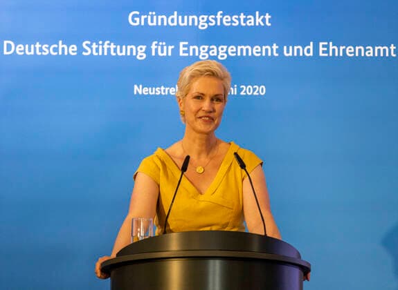 German Foundation for Commitment and Volunteerism Manuela Schwesig SPD, State Premier of Mecklenburg-Western Pomerania speaks during the ceremony for the establishment of the German Foundation for Commitment and Volunteerism at the Gymnasium Carolinum in Neustrelitz Neustrelitz Mecklenburg-Western Pomerania Germany