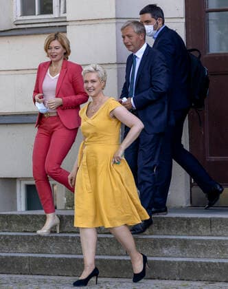 German Foundation for Commitment and Volunteerism Julia Kloeckner CDU, Federal Minister of Food and Agriculture and Manuela Schwesig SPD, State Premier of Mecklenburg Vorpommern go together with Henry Tesch CDU, former Minister of Education Mechlenburg Vorpommern v l n r to the p