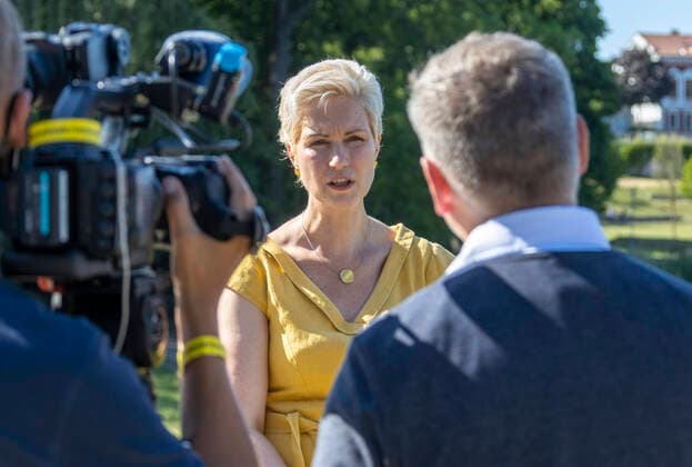 German Foundation for Commitment and Volunteerism Manuela Schwesig SPD, State Premier of Mecklenburg-Western Pomerania gives an interview after the ceremony of the establishment of the German Foundation for Commitment and Volunteerism in front of the Gymnasium Carolinum in Neustrelitz Neustrelitz Mecklenburg-Western Pomerania Germany