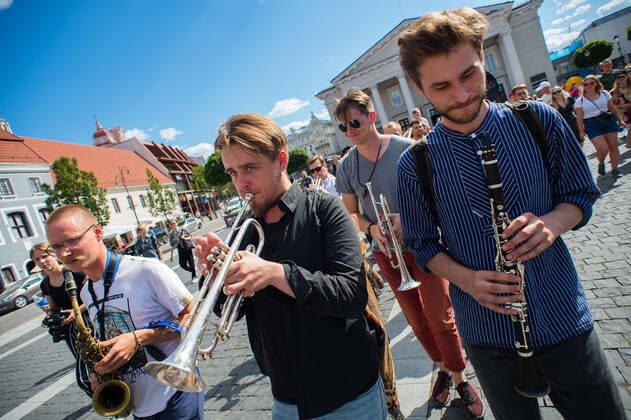 (200718) -- VILNIUS, July 18, 2020 (Xinhua) -- People perform during the Street Music Day event in Vilnius, Lithuania, on July 18, 2020. Professional and amateur musicians performed in the streets and parks in the old town of Vilnius to celebrate Street Music Day on Saturday. (Photo by Alfredas Pliadis Xinhua) LITHUANIA-VILNIUS-STREET MUSIC DAY 