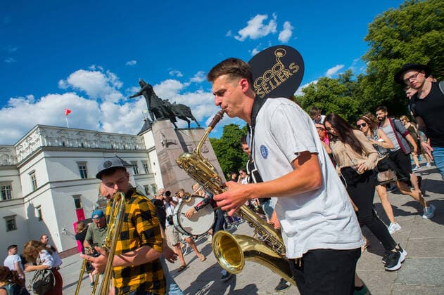 (200718) -- VILNIUS, July 18, 2020 (Xinhua) -- People perform during the Street Music Day event in Vilnius, Lithuania, on July 18, 2020. Professional and amateur musicians performed in the streets and parks in the old town of Vilnius to celebrate Street Music Day on Saturday. (Photo by Alfredas Pliadis Xinhua) LITHUANIA-VILNIUS-STREET MUSIC DAY 