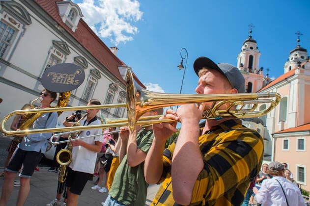 (200718) -- VILNIUS, July 18, 2020 (Xinhua) -- People perform during the Street Music Day event in Vilnius, Lithuania, on July 18, 2020. Professional and amateur musicians performed in the streets and parks in the old town of Vilnius to celebrate Street Music Day on Saturday. (Photo by Alfredas Pliadis Xinhua) LITHUANIA-VILNIUS-STREET MUSIC DAY 