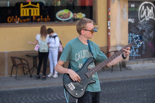 (200718) -- VILNIUS, July 18, 2020 (Xinhua) -- A man performs during the Street Music Day event in Vilnius, Lithuania, on July 18, 2020. Professional and amateur musicians performed in the streets and parks in the old town of Vilnius to celebrate Street Music Day on Saturday. (Photo by Alfredas Pliadis Xinhua) LITHUANIA-VILNIUS-STREET MUSIC DAY 