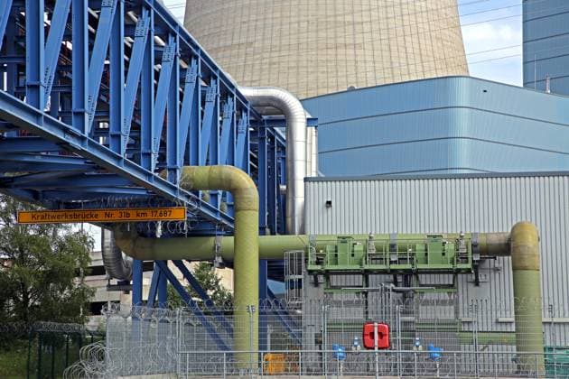 Das Konfliktkraftwerk Datteln 4 Das Steinkohlekraftwerk Datteln 4 am Dortmund-Ems-Kanal im Betriebsalltag Datteln Nordrhein-Westfalen Deutschland Datteln IV *** The conflict power plant Datteln 4 The hard coal-fired power plant Datteln 4 on the Dortmund Ems Canal in everyday operation Datteln North Rhine-Westphalia Germany Datteln IV