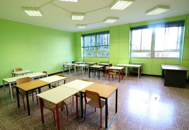 Architektur von Aldo Rossi foto ipp clemente marmorino- milano 20 07 2020 - quartiere gallaratese - via quarenghi - scuola istituto massa Nella foto una classe scuola istituto massa *** photo ipp clemente marmorino milano 20 07 2020 gallaratese district via quarenghi school school istituto massa In the photo a class school istituto massa school massa  0