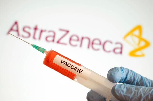 Symbol image of a corona vaccine with the logo of the pharmaceutical company AstraZeneca Researchers at Oxford University seem to have succeeded in taking a big step towards a corona vaccine Foto:xJ.xKrickx xFuturexImage