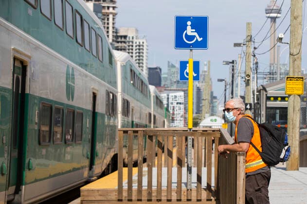 (200721) -- TORONTO, July 21, 2020 -- A man wearing a face mask is seen on the platform of a Go train station in Toronto, Canada, on July 21, 2020. Starting Tuesday, Go Transit customers are required to wear masks or face coverings. (Photo by Xinhua) CANADA-TORONTO-COVID-19-MEASURES-GO TRANSIT ZouxZheng 