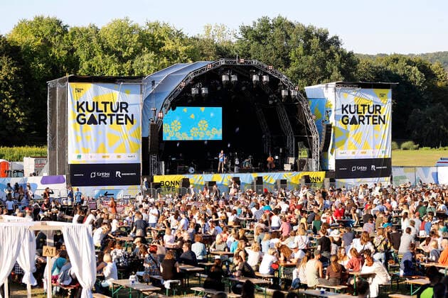 Audience at JPson concert in the Kulturgarten in the Rheinaue in Bonn The Bonn Live Kulturgarten Open Air Festival 2020 is Europes first open air music festival with up to 2000 guests since the Corona editions due to the Covid 19 pandemic Bonn, 21 07 2020 Foto:xC.xHardtx xFuturexImage