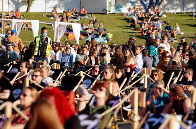 Audience at JPson concert in the Kulturgarten in the Rheinaue in Bonn The Bonn Live Kulturgarten Open Air Festival 2020 is Europes first open air music festival with up to 2000 guests since the Corona editions due to the Covid 19 pandemic Bonn, 21 07 2020 Foto:xC.xHardtx xFuturexImage