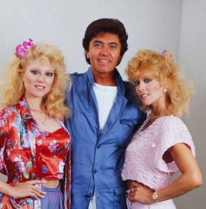 Audrey Landers Audrey Landers, amerikanische Schauspielerin und Sängerin (links), mit Schwester Judy und Schlagersänger Rex Gildo, Deutschland um 1985. American actress and singer Audrey Landers (left) with sister Judy and German schlager singer Rex Gildo, Germany around 1985., Deutschland Copyright: HelmutxReiss UnitedArchives830002856 EDITORIAL USE ONLY