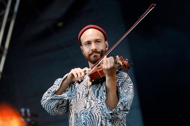 Daniel Avi Schneider from the band Bukahara live in the Kulturgarten in the Rheinaue in Bonn The Bonn Live Kulturgarten Open Air Festival 2020 is Europes first open air music festival under Corona conditions due to the Covid 19 pandemic Bonn, 21 07 2020 Foto:xC.xHardtx xFuturexImage