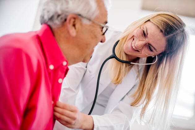 Female doctor examining senior patient in medical clinic model released Symbolfoto property released DAWF01650