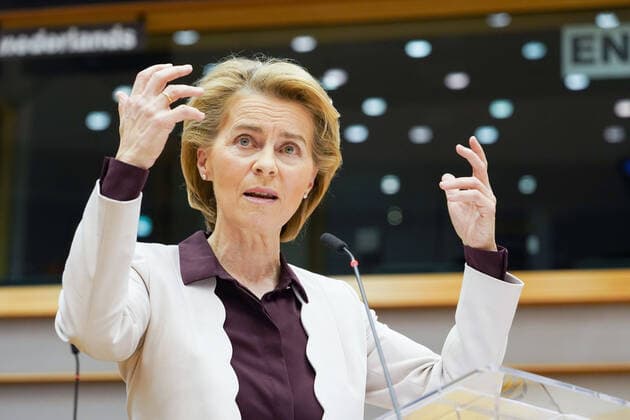 Bilder des Jahres 2020, News 07 Juli News Themen der Woche KW30 (200724) -- BRUSSELS, July 24, 2020 -- European Commission President Ursula von der Leyen makes a statement at an extraordinary European Parliament plenary session in Brussels, Belgium, July 23, 2020. A sizeable majority of members of the European Parliament (MEPs) on Thursday demanded significant changes to the s (EU) 2021-2027 budget, which was agreed on by EU leaders at a summit earlier this week, saying they were prepared to block it unless it is improved. ( Handout via Xinhua) BELGIUM-BRUSSELS-EUROPEAN PARLIAMENT-BUDGET-VOTE EuropeanxUnion 