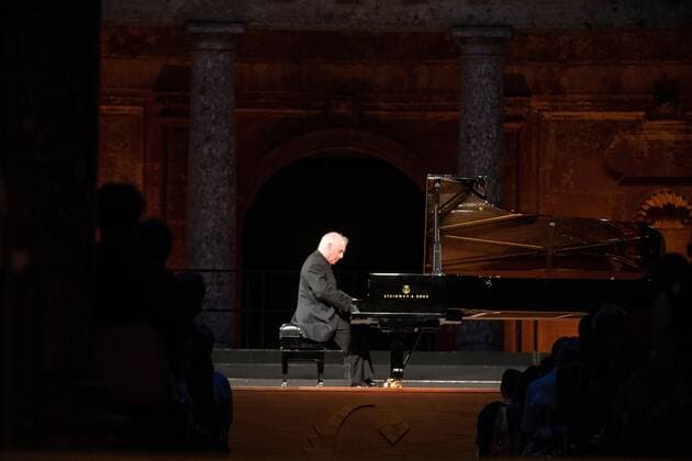 Spanish-Argentinean pianist and orchestra conductor Daniel Barenboim performs during his concert in Granada s Music and Dance Festival in Carlos V Palace in Granada, southern Spain 24 July 2020. DANIEL BARENBOIM CONCERT IN GRANADA !ACHTUNG: NUR REDAKTIONELLE NUTZUNG!  Copyright: xMiguelxAngelxMolinax GRAF4552 20200724-637312304039696918
