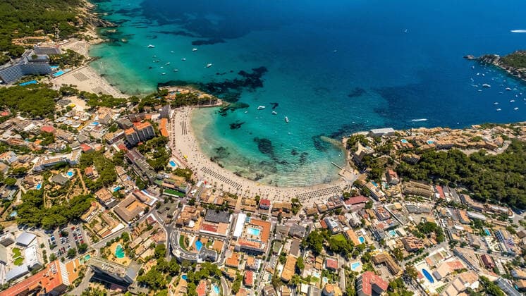 Aerial view, Bay of Peguera, Beach Playa Peguera, Beach Platja Gran de TorÃ , Camp De Mar Es , Europe, Baleares, Spain ATTENTIONxMINDESTHONORARYx60xEURO